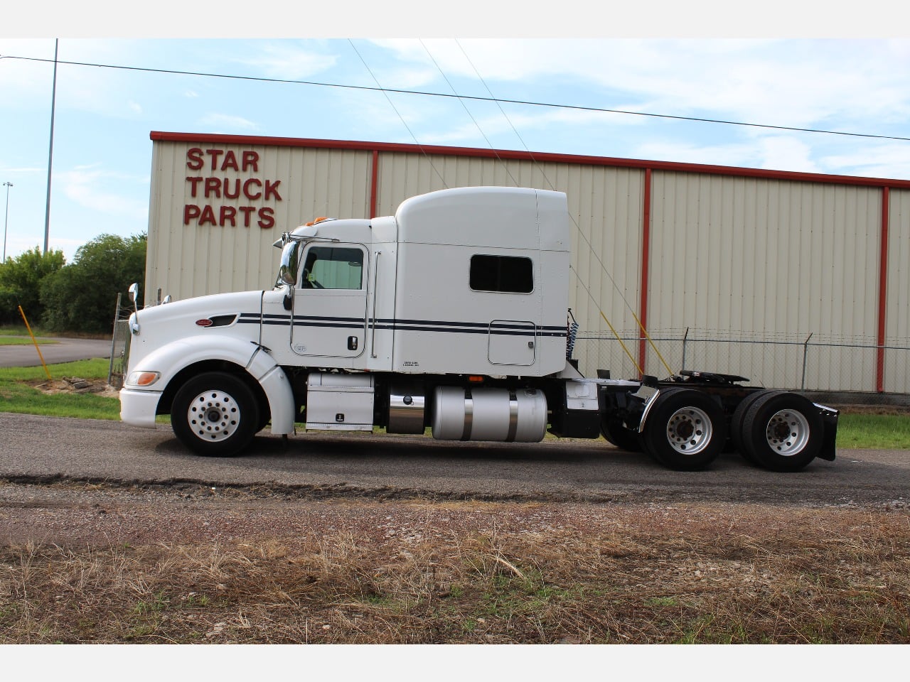 2013 PETERBILT 386 Tandem Axle Sleeper #1 2013 PETERBILT 386 Tandem Axle Sleeper #1