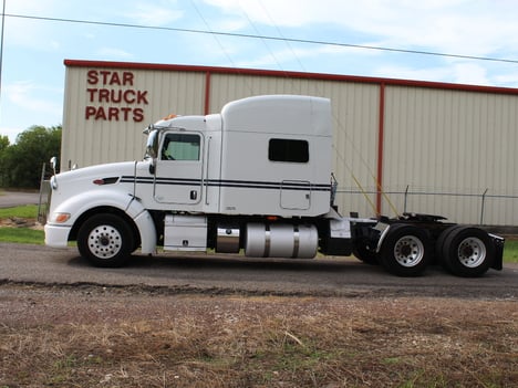 2013 PETERBILT 386 Tandem Axle Sleeper #1012 2013 PETERBILT 386 Tandem Axle Sleeper #1012