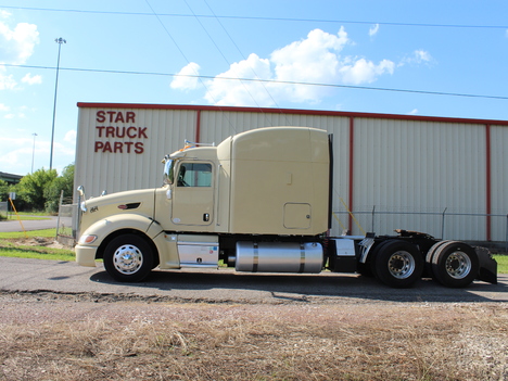 2012 PETERBILT 386 Tandem Axle Sleeper #1016