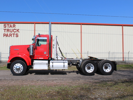 2001 KENWORTH W900B Tandem Axle Daycab #1128