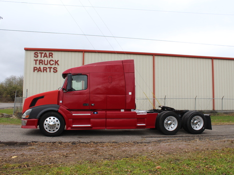 2010 VOLVO VNL Tandem Axle Sleeper #1132