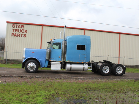 2010 PETERBILT 389 Tandem Axle Sleeper #1133