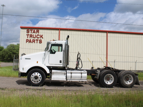 2005 KENWORTH T800 Tandem Axle Daycab #1138