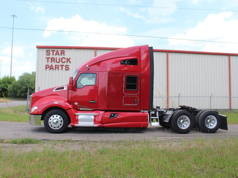2016 KENWORTH T680 Tandem Axle Sleeper #1183 2016 KENWORTH T680 Tandem Axle Sleeper #1183