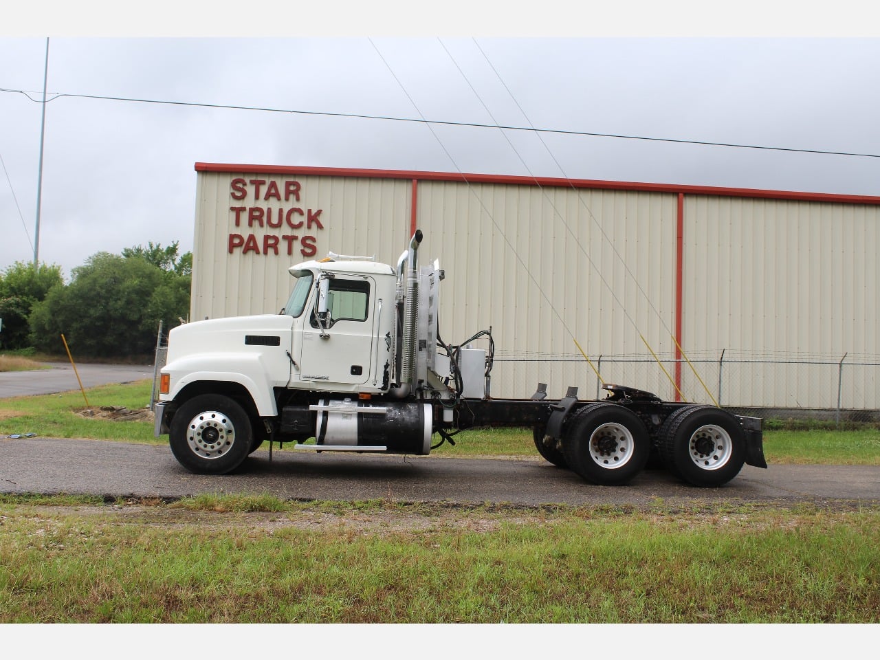 2008 MACK CHU613 Tandem Axle Daycab #1 2008 MACK CHU613 Tandem Axle Daycab #1