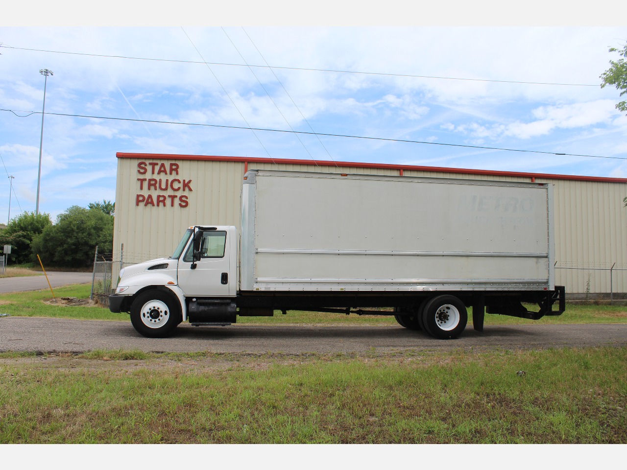 2007 INTERNATIONAL 4300 Box Van Truck #1 2007 INTERNATIONAL 4300 Box Van Truck #1