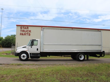 2007 INTERNATIONAL 4300 Box Van Truck #1206 2007 INTERNATIONAL 4300 Box Van Truck #1206