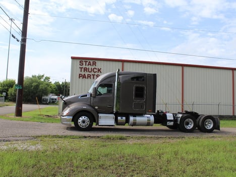 2017 KENWORTH T680 Tandem Axle Sleeper #1209 2017 KENWORTH T680 Tandem Axle Sleeper #1209