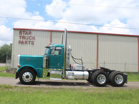 2005 PETERBILT 379 Tandem Axle Daycab #1210