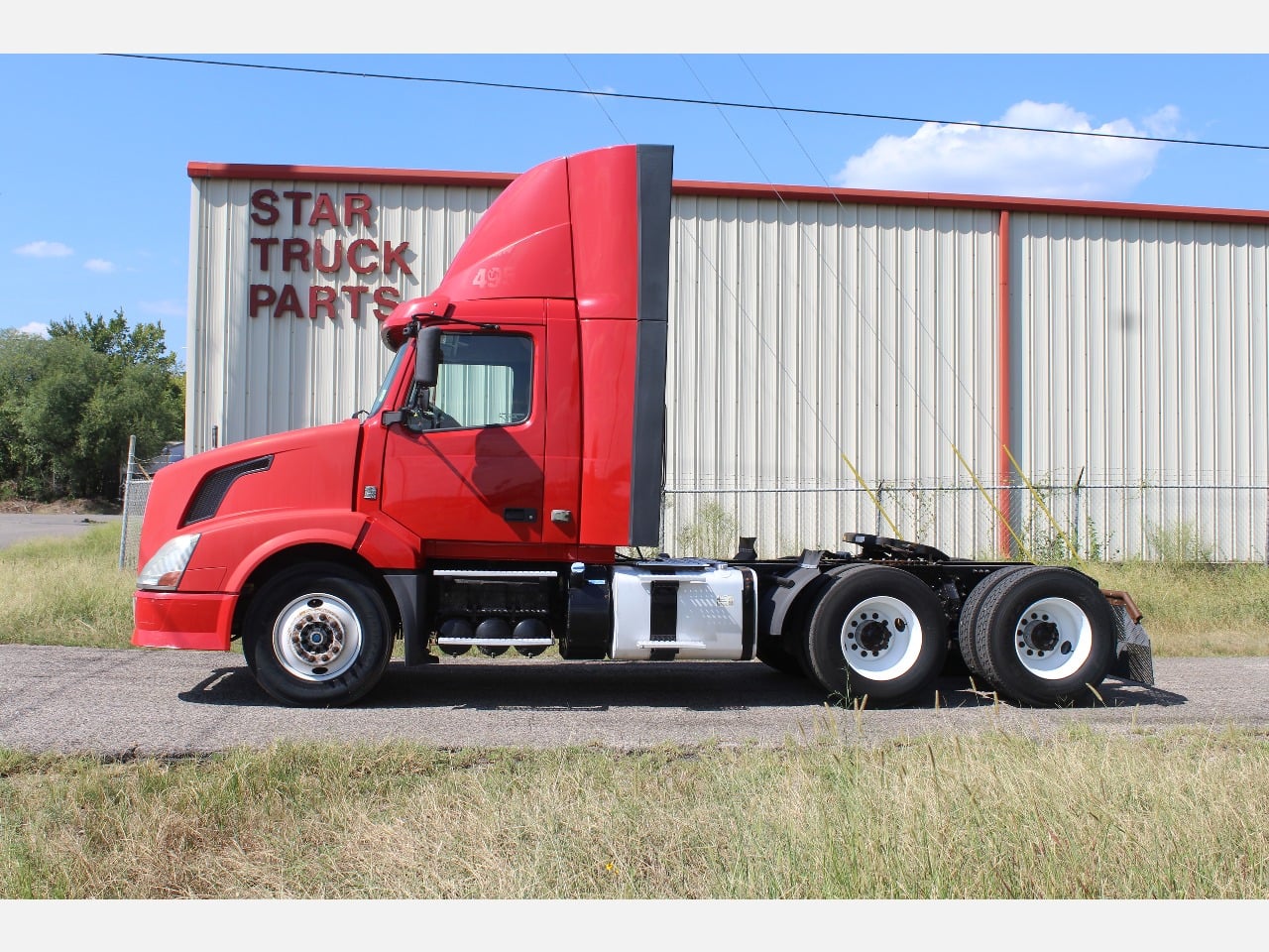 2015 VOLVO VNL Tandem Axle Daycab #1 2015 VOLVO VNL Tandem Axle Daycab #1