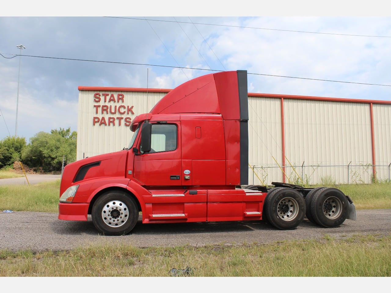 2014 VOLVO VNL Tandem Axle Sleeper #1 2014 VOLVO VNL Tandem Axle Sleeper #1