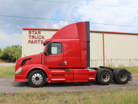 2014 VOLVO VNL Tandem Axle Sleeper #1240