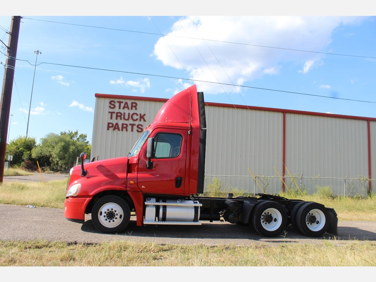 2020 FREIGHTLINER CASCADIA 125 Tandem Axle Daycab #1 2020 FREIGHTLINER CASCADIA 125 Tandem Axle Daycab #1