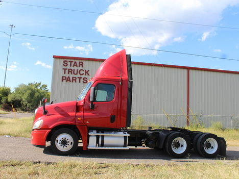 2020 FREIGHTLINER CASCADIA 125 Tandem Axle Daycab #1241