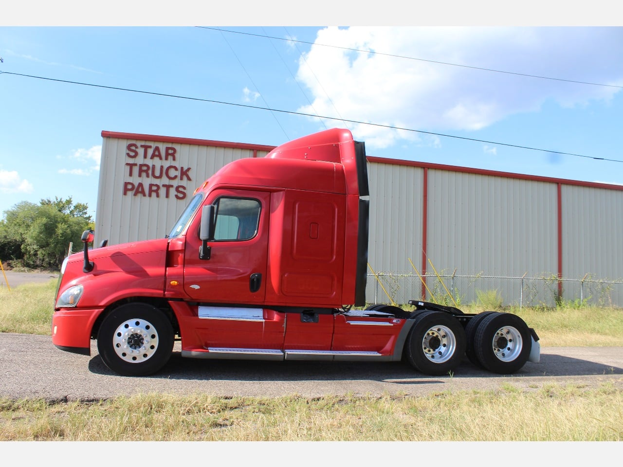 2016 FREIGHTLINER CASCADIA 125 Tandem Axle Sleeper #1 2016 FREIGHTLINER CASCADIA 125 Tandem Axle Sleeper #1