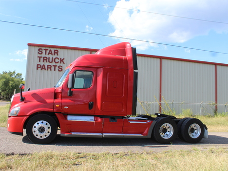 2016 FREIGHTLINER CASCADIA 125 Tandem Axle Sleeper #1243
