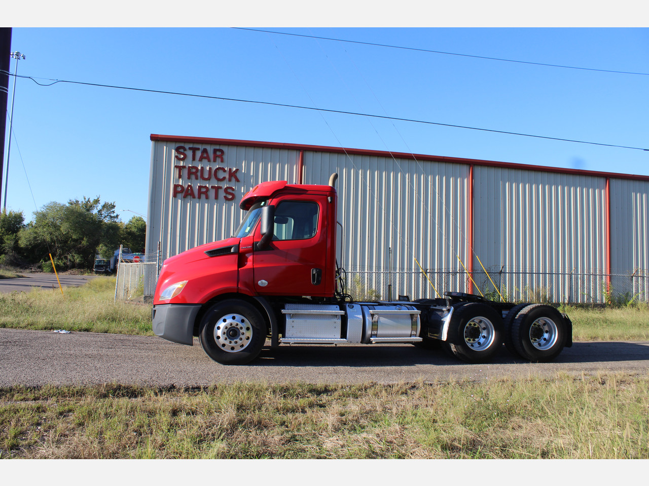 2020 FREIGHTLINER CASCADIA Tandem Axle Daycab #1 2020 FREIGHTLINER CASCADIA Tandem Axle Daycab #1