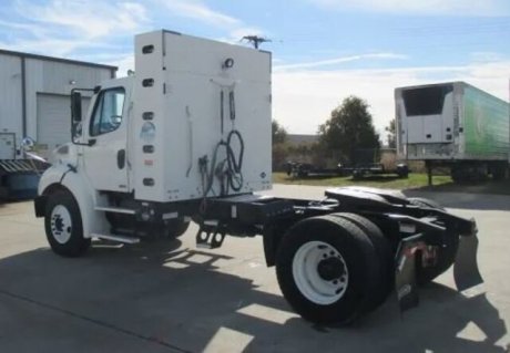 USED 2014 FREIGHTLINER M2 112 MEDIUM D DAYCAB TRUCK #527-2 USED 2014 FREIGHTLINER M2 112 MEDIUM D DAYCAB TRUCK #527-2