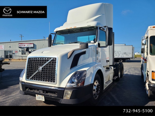 USED 2014 VOLVO VNL64T300 DAYCAB TRUCK #574