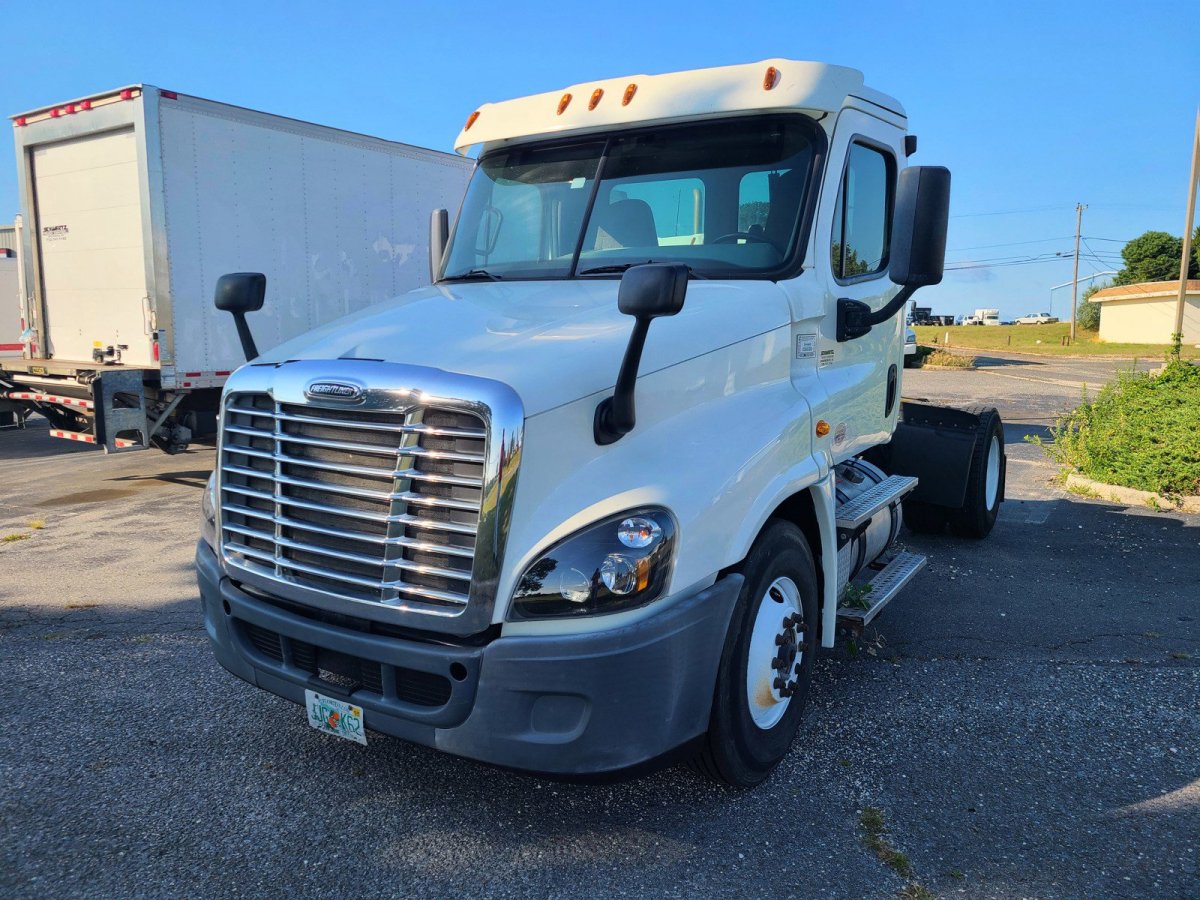 USED 2015 FREIGHTLINER CASCADIA X12542ST DAYCAB TRUCK #582
