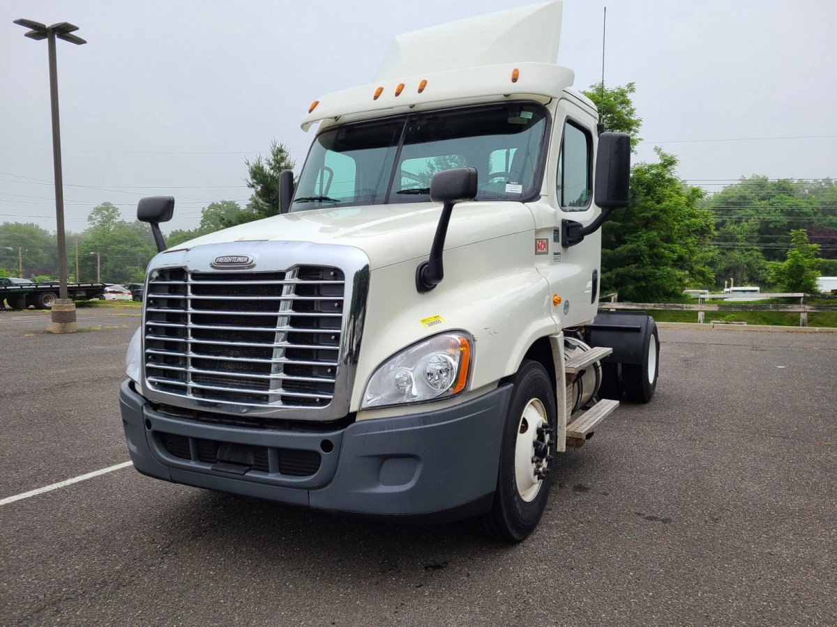 USED 2016 FREIGHTLINER CASCADIA 12542ST DAYCAB TRUCK #608