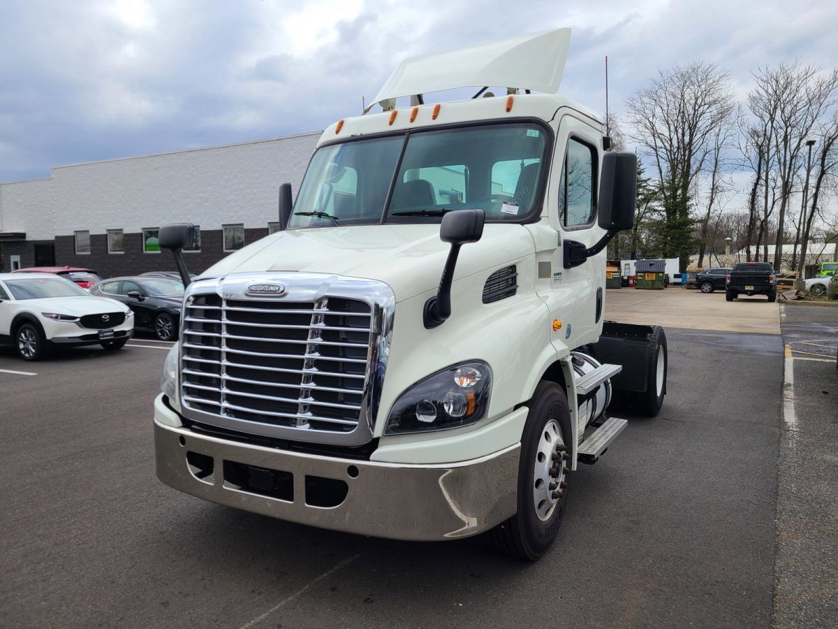 USED 2015 FREIGHTLINER CASCADIA 11342ST DAYCAB TRUCK #615