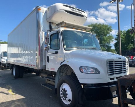 USED 2017 FREIGHTLINER M2 106 MEDIUM D REEFER TRUCK #685-2 USED 2017 FREIGHTLINER M2 106 MEDIUM D REEFER TRUCK #685-2
