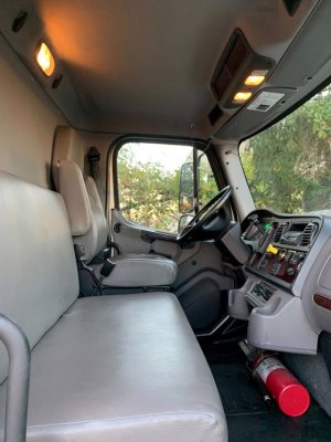 USED 2016 FREIGHTLINER M2 106 MEDIUM D REEFER TRUCK #752-4 USED 2016 FREIGHTLINER M2 106 MEDIUM D REEFER TRUCK #752-4