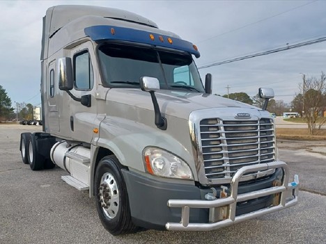 USED 2015 FREIGHTLINER CASCADIA 125 TANDEM AXLE SLEEPER TRUCK #1254-1