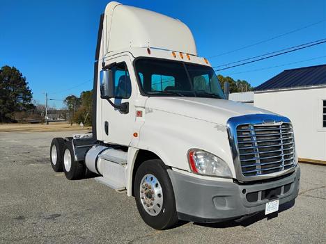 2015 FREIGHTLINER Cascadia 125 Tandem Axle Daycab
