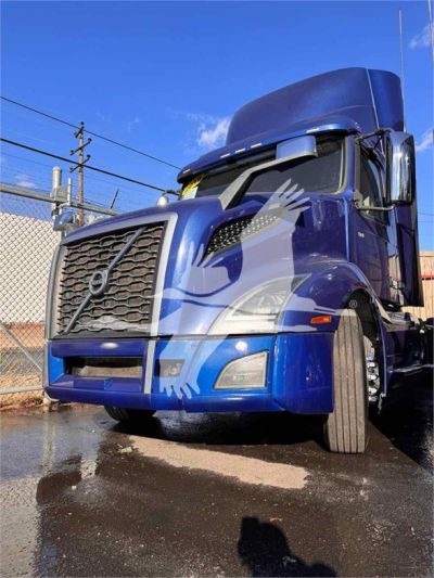 2019 VOLVO VNL64T300 Daycab #1230