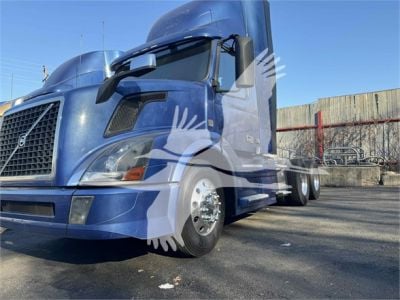 2017 VOLVO VNL64T300 Daycab #1233
