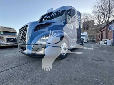 2019 VOLVO VNL64T760 Sleeper #1235