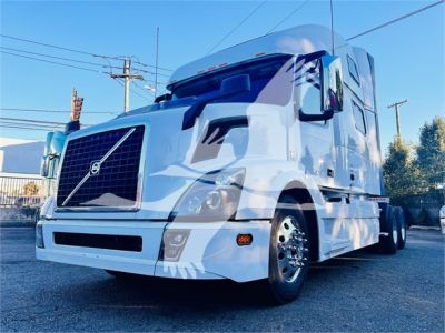 2018 VOLVO VNL64T780 Sleeper #1237