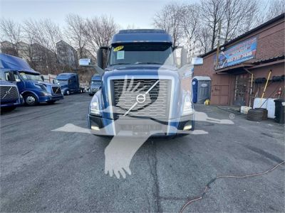 2019 VOLVO VNL64T760 Sleeper #1238