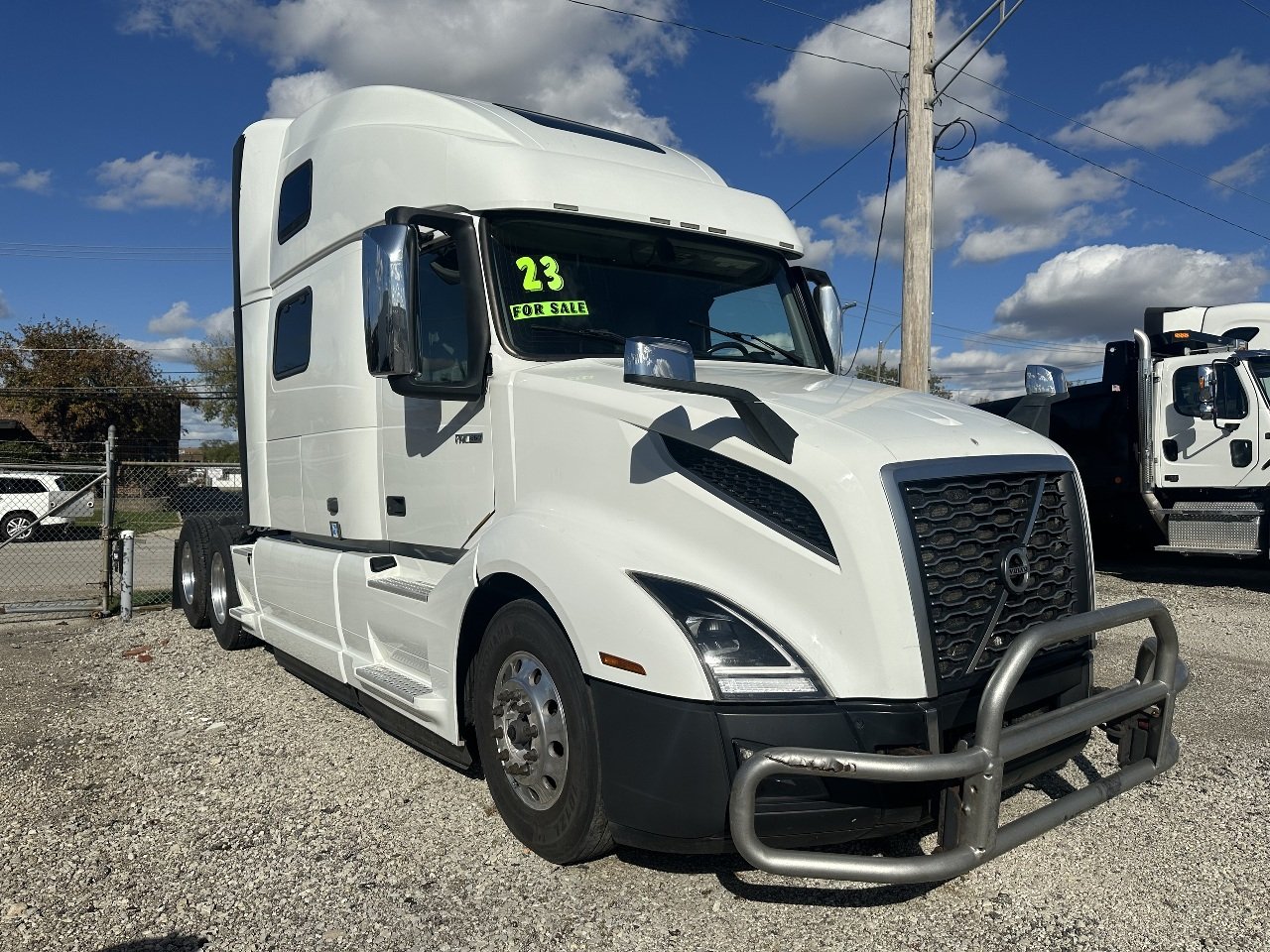 2023 VOLVO VNL860 Tandem Axle Daycab #1 2023 VOLVO VNL860 Tandem Axle Daycab #1