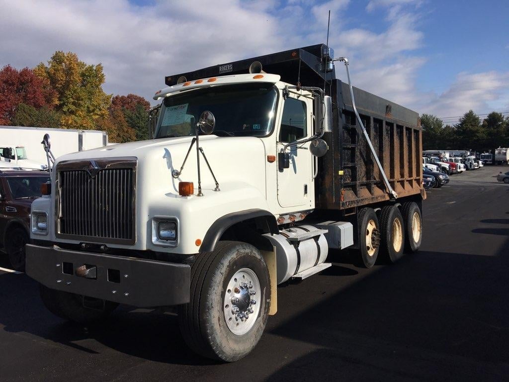 USED 2006 INTERNATIONAL 5500I TRI-AXLE STEEL DUMP TRUCK #135419