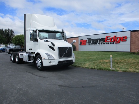 2023-volvo-vnr64t-300-tandem-axle-daycab #2006
