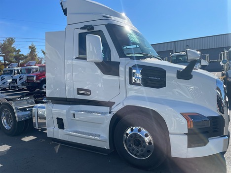 2026-mack-pioneer-64t-tandem-axle-daycab #2023
