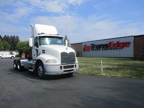 2017-mack-pinnacle-cxu613-tandem-axle-daycab #2067