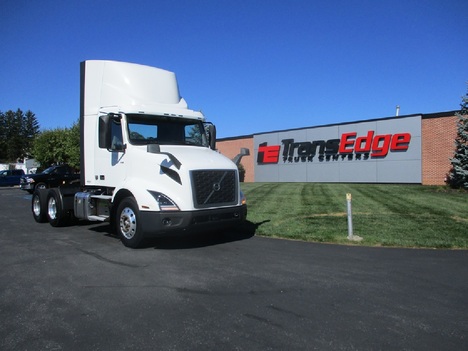 2020-volvo-vnr64t-300-tandem-axle-daycab #2069