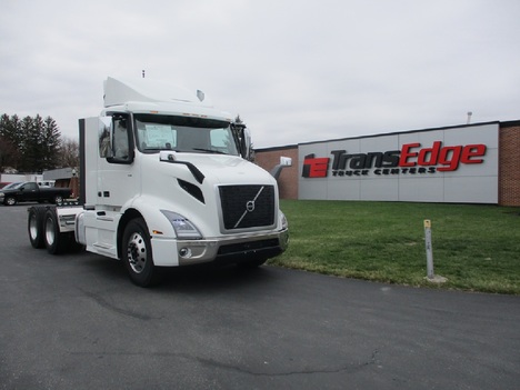 2027-volvo-legacy-vnr64t-300-tandem-axle-daycab #2090