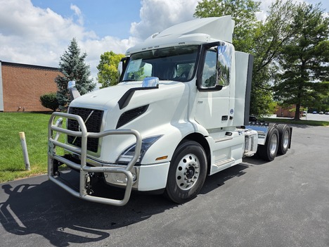 2027-volvo-legacy-vnr64t-300-tandem-axle-daycab #2099