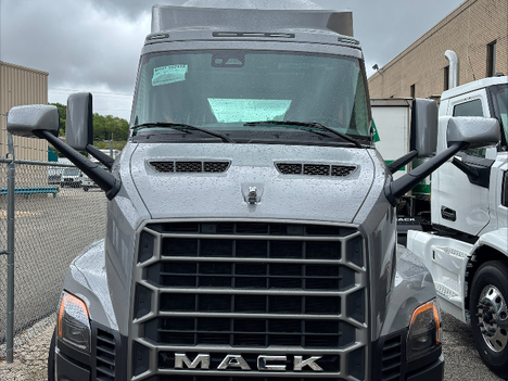 2027-mack-anthem-64t-gen2-tandem-axle-daycab #2115