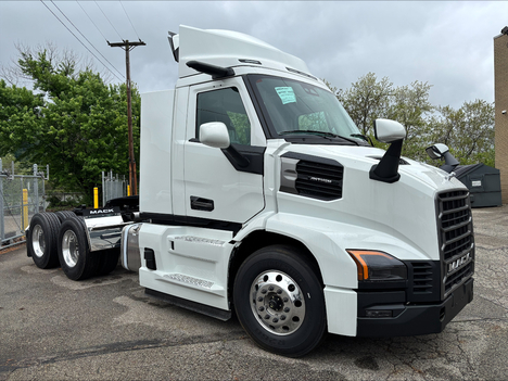 2027-mack-anthem-64t-gen2-tandem-axle-daycab #2135