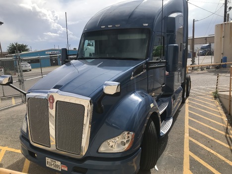 USED 2015 KENWORTH T680 SLEEPER TRUCK #10897-1
