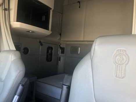 USED 2015 KENWORTH T680 SLEEPER TRUCK #10897-6