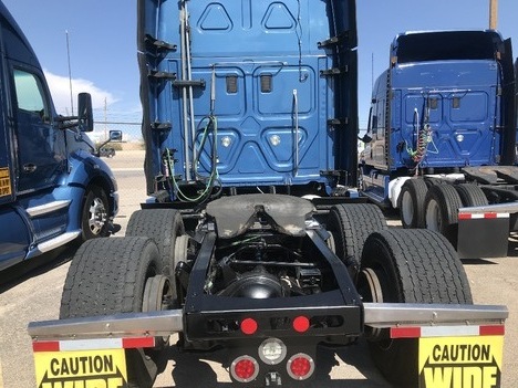 USED 2015 FREIGHTLINER CASCADIA SLEEPER TRUCK #10905-3