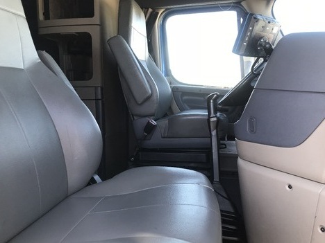 USED 2015 FREIGHTLINER CASCADIA SLEEPER TRUCK #10905-4
