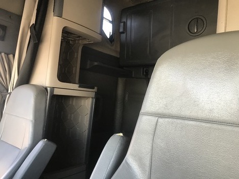 USED 2015 FREIGHTLINER CASCADIA SLEEPER TRUCK #10905-6